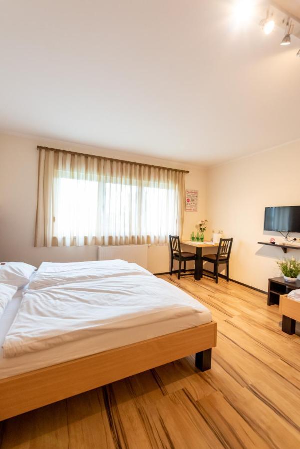 Gaestehaus Moser Mönchhof Екстериор снимка